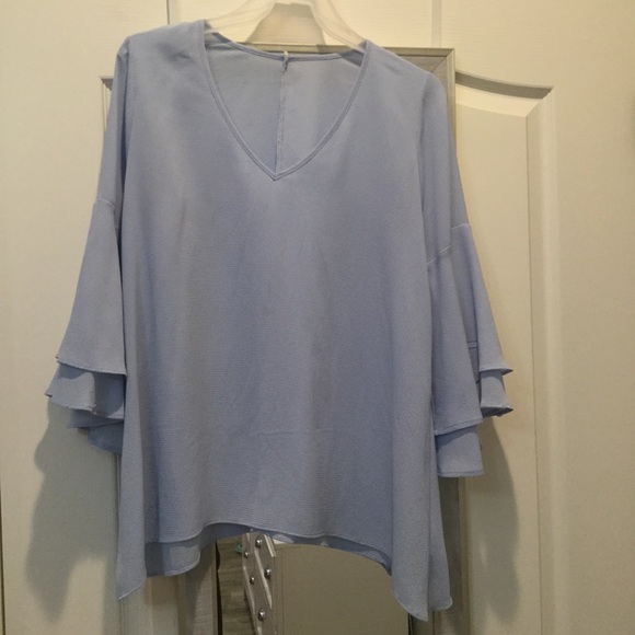 Cute plain top - Picture 1 of 2